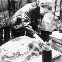 Václav Havel u hrobu Jaromíra Šavrdy 3.1.1990